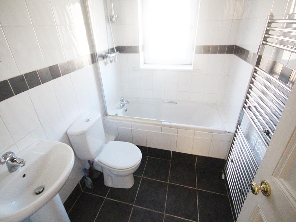 3 bedroom terraced house To Let in Barnoldswick - IMG_2178.jpg